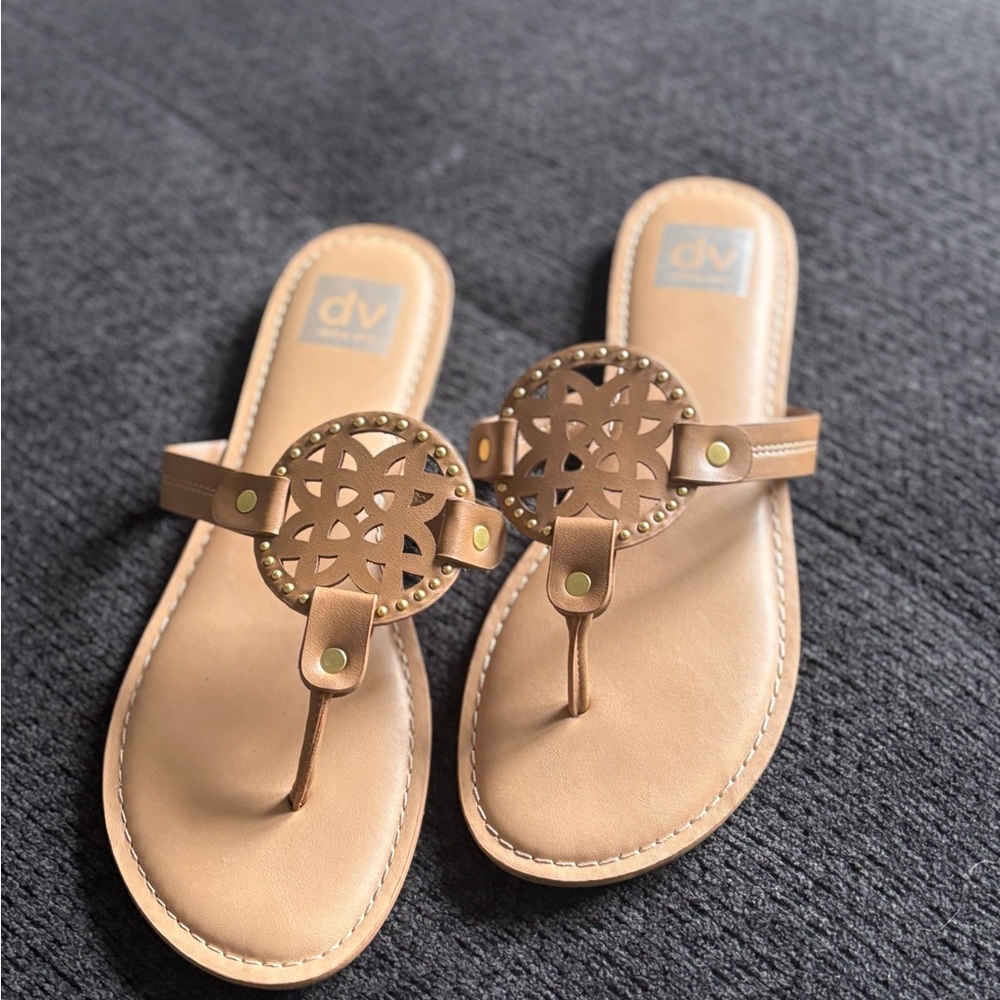 DV by Dolce Vita Tan Sandals Elegant Flat Design